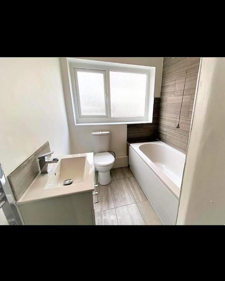 Business Friendly 3Br Home - King Size Beds & Centrally Located Swansea Bagian luar foto