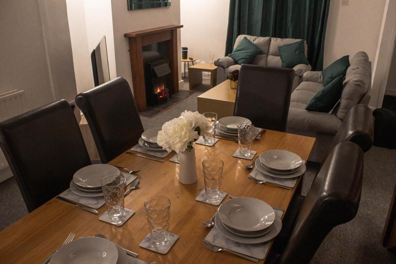 Business Friendly 3Br Home - King Size Beds & Centrally Located Swansea Bagian luar foto