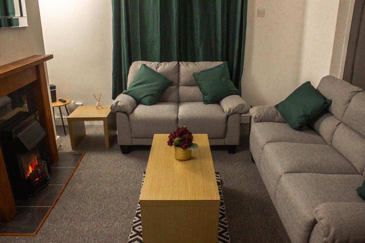 Business Friendly 3Br Home - King Size Beds & Centrally Located Swansea Bagian luar foto