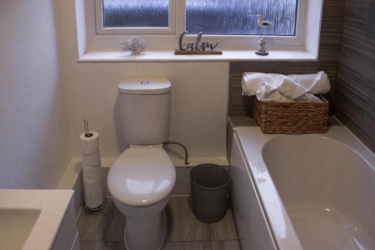 Business Friendly 3Br Home - King Size Beds & Centrally Located Swansea Bagian luar foto