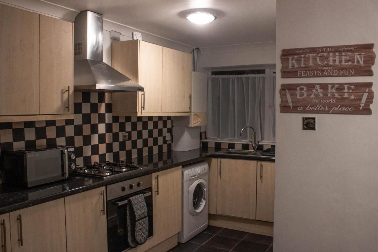 Business Friendly 3Br Home - King Size Beds & Centrally Located Swansea Bagian luar foto