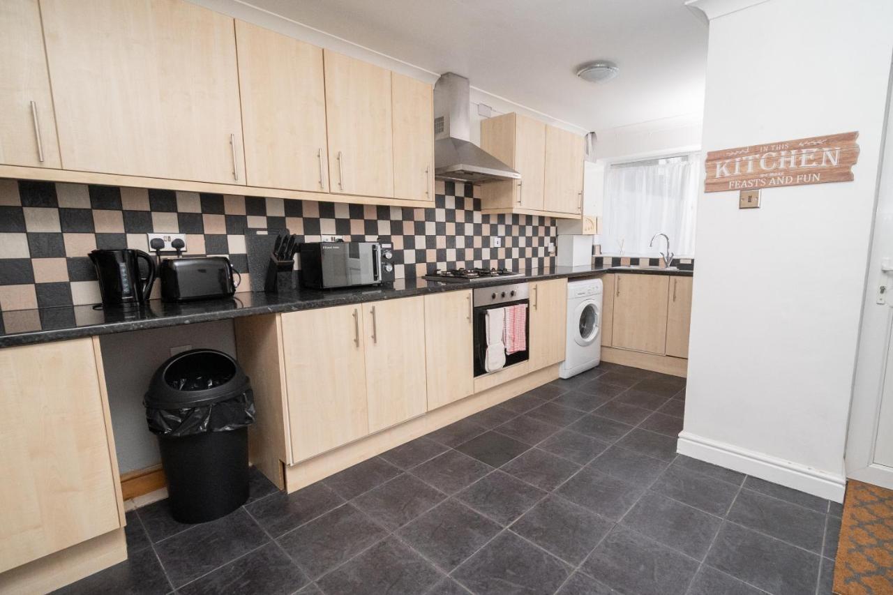 Business Friendly 3Br Home - King Size Beds & Centrally Located Swansea Bagian luar foto
