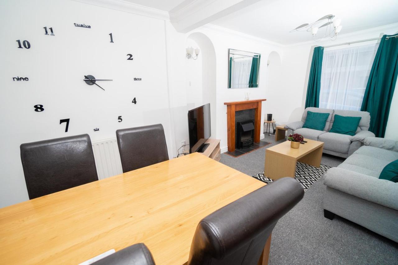 Business Friendly 3Br Home - King Size Beds & Centrally Located Swansea Bagian luar foto