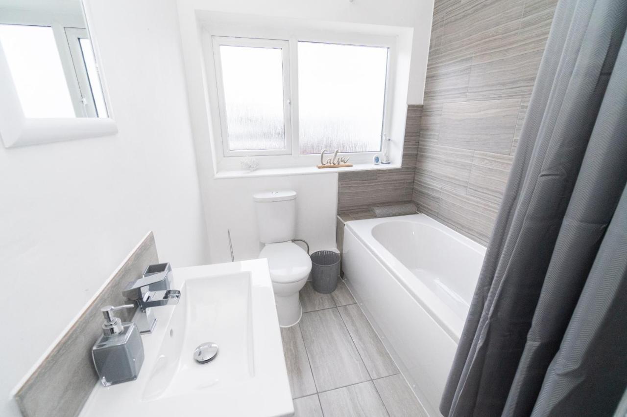 Business Friendly 3Br Home - King Size Beds & Centrally Located Swansea Bagian luar foto
